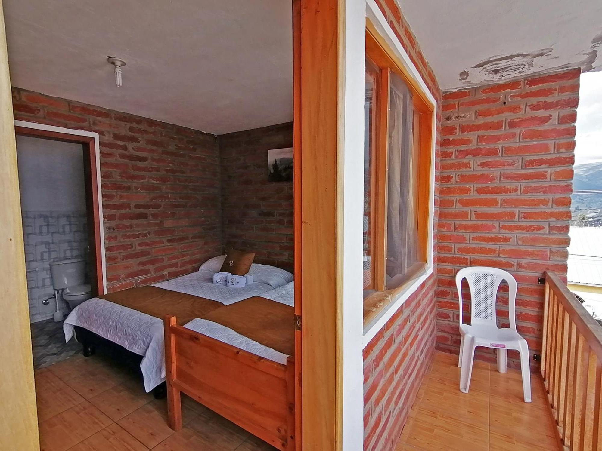 Lagoon Hotel Chugchilan Екстер'єр фото